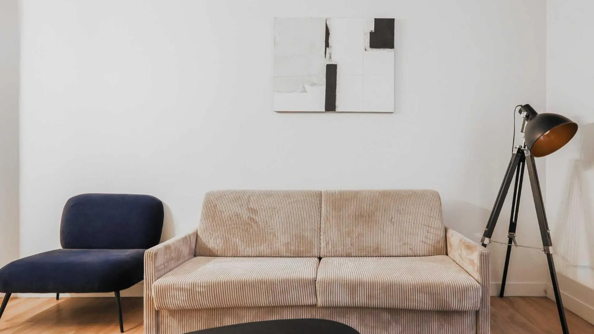 Modern Apartment 1Br- 4P Le Marais Quarter contacts